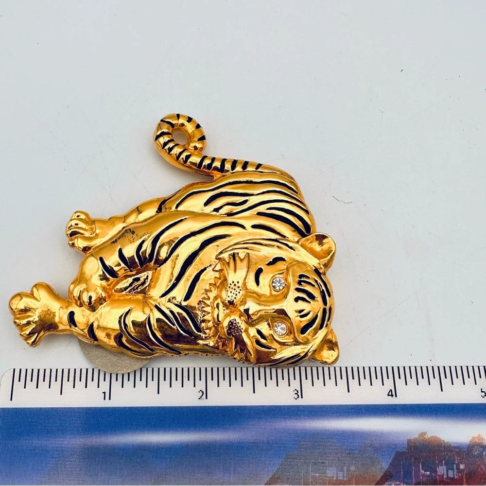 Vintage Gold Tiger Belt Buckle Signed “Ni © 95” Bold Statement Accessory